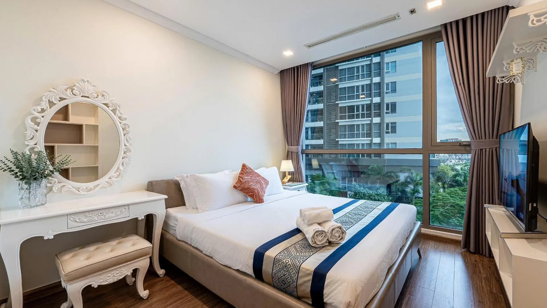 Luxury Apartment At Vinhomes Central Park Ho Chi Minh City