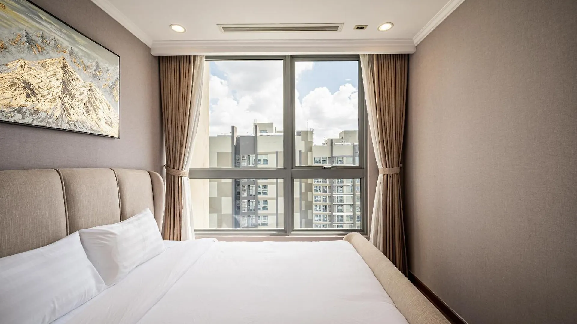 Luxury Apartment At Vinhomes Central Park Ho Chi Minh City