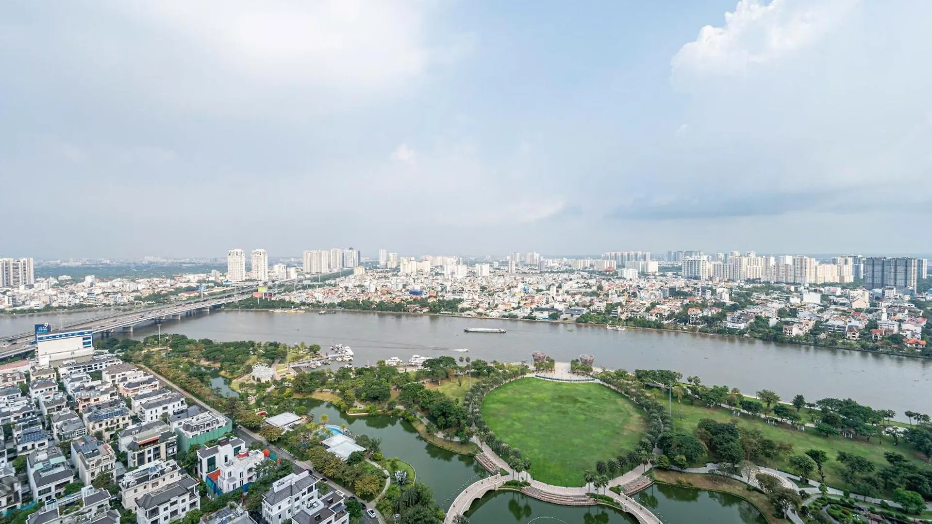 Luxury Apartment At Vinhomes Central Park Ho Chi Minh City 0*,  Vietnam