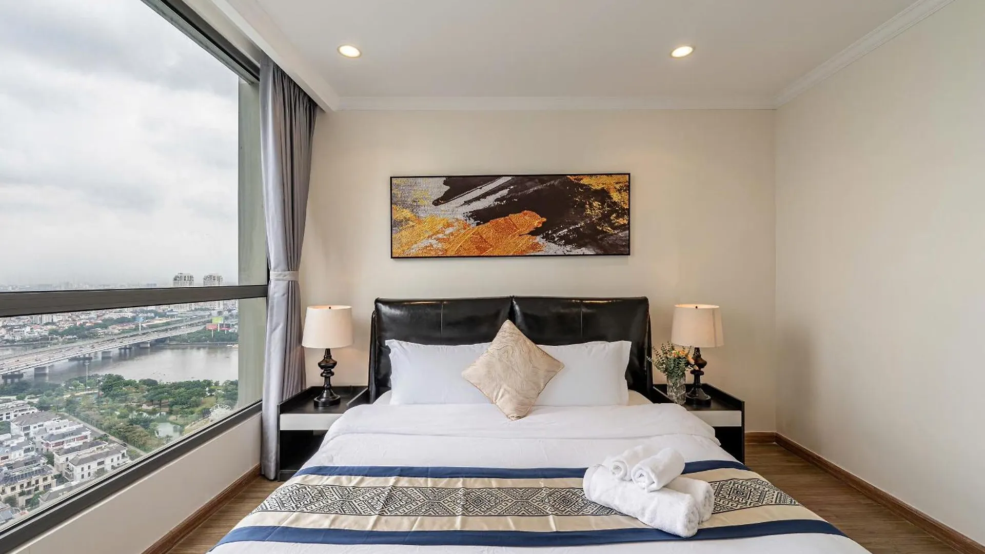Luxury Apartment At Vinhomes Central Park Ho Chi Minh City